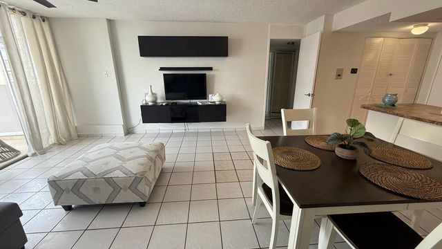 37 AVE. ISLA VERDE 1716, Carolina, PR 00979