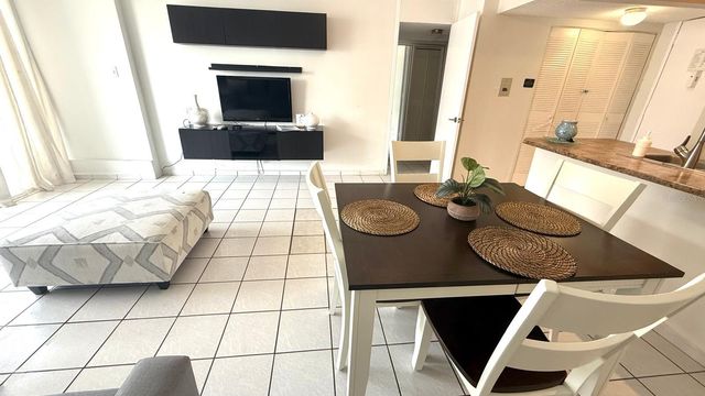 37 AVE. ISLA VERDE 1716, Carolina, PR 00979