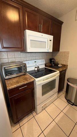 37 AVE. ISLA VERDE 1716, Carolina, PR 00979