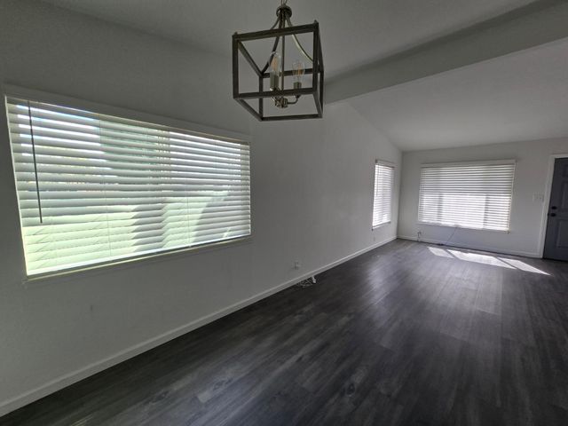 2469 Fernandez Dr, Sacramento, CA 95822