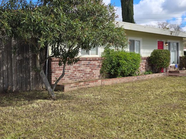 2469 Fernandez Dr, Sacramento, CA 95822