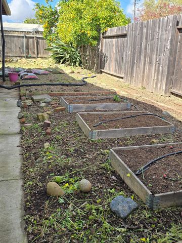 2469 Fernandez Dr, Sacramento, CA 95822