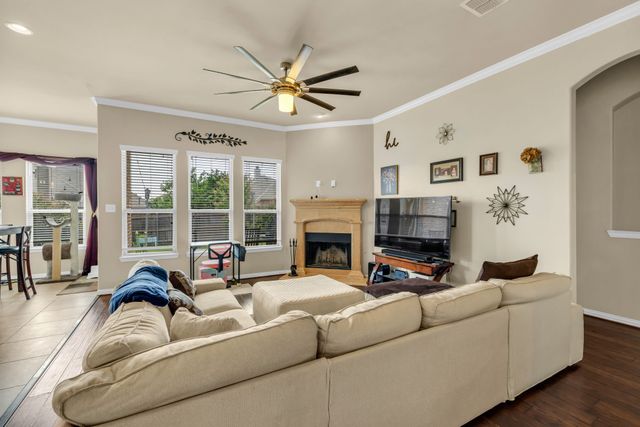 1629 Suncatcher Way, Fort Worth, TX 76052