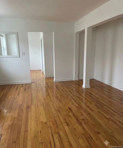 7 BOND Street, Great Neck, NY 11021