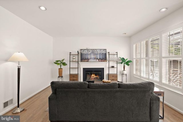 43111 CENTER ST, Chantilly, VA 20152