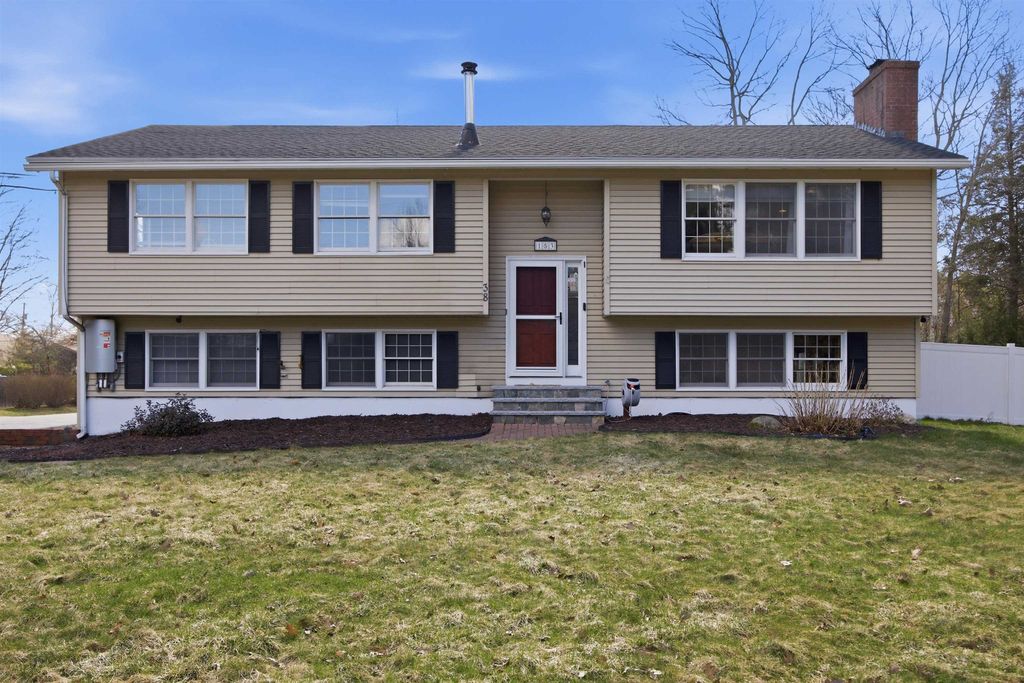 38 Vernon Avenue, Rochester, NH 03867