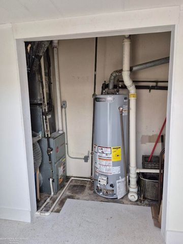 16149 E 10 Mile Rd Street, Eastpointe, MI 48021