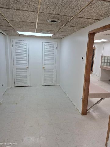 16149 E 10 Mile Rd Street, Eastpointe, MI 48021