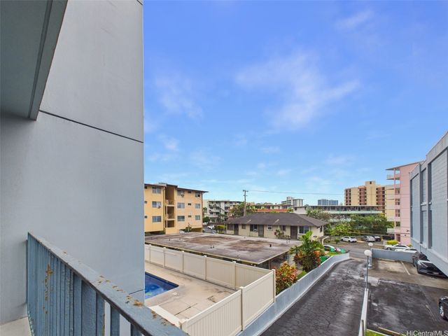1456 Thurston Avenue A203, Honolulu, HI 96822