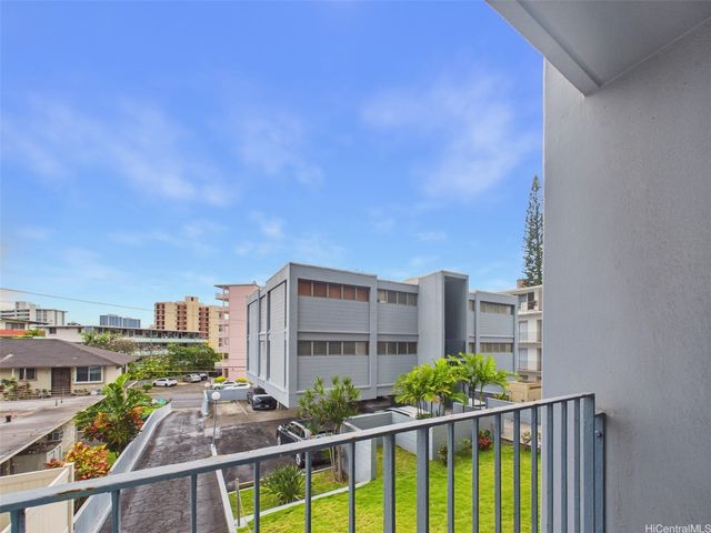 1456 Thurston Avenue A203, Honolulu, HI 96822