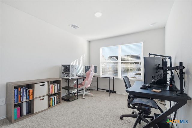 425 Lancebill Drive, Lockhart, TX 78644