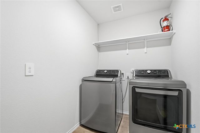 425 Lancebill Drive, Lockhart, TX 78644