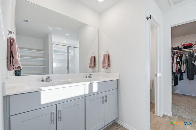 425 Lancebill Drive, Lockhart, TX 78644