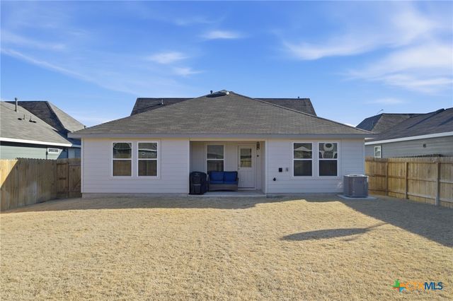 425 Lancebill Drive, Lockhart, TX 78644