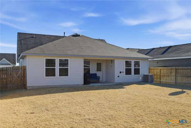 425 Lancebill Drive, Lockhart, TX 78644