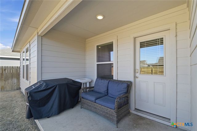 425 Lancebill Drive, Lockhart, TX 78644