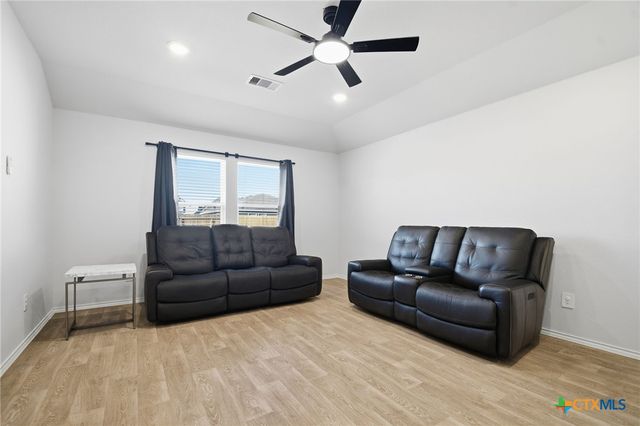 425 Lancebill Drive, Lockhart, TX 78644