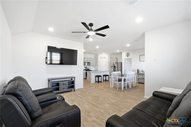 425 Lancebill Drive, Lockhart, TX 78644