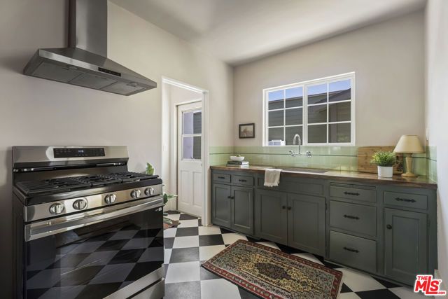5001 Buchanan Street, Los Angeles, CA 90042