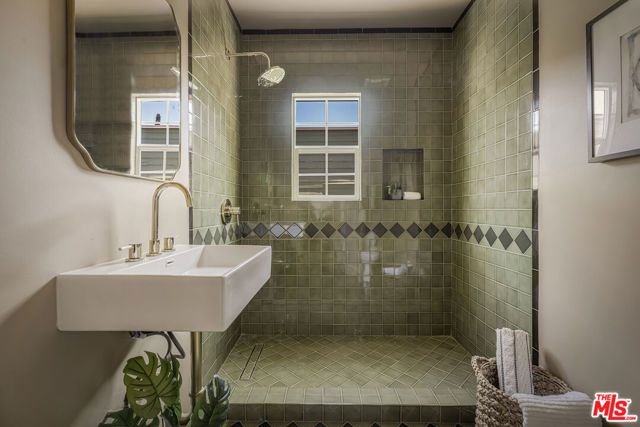 5001 Buchanan Street, Los Angeles, CA 90042