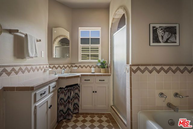 5001 Buchanan Street, Los Angeles, CA 90042