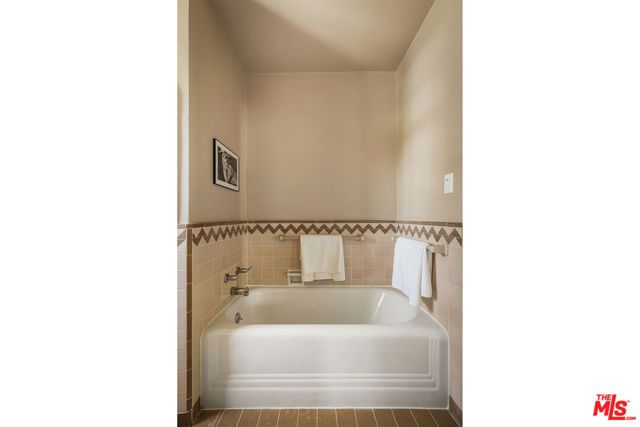 5001 Buchanan Street, Los Angeles, CA 90042