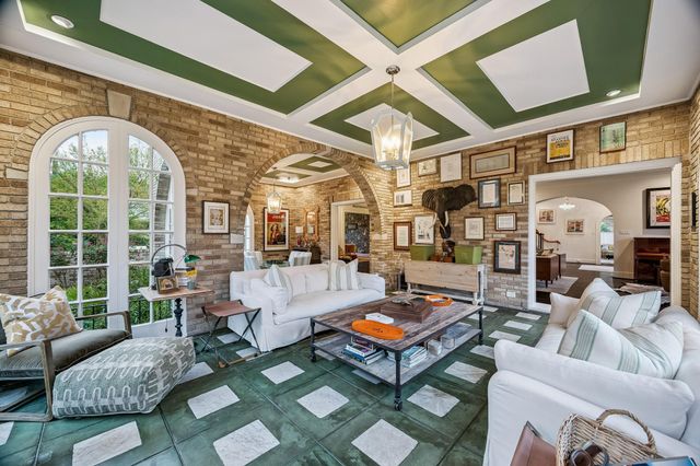 15 Courtlandt Place, Houston, TX 77006
