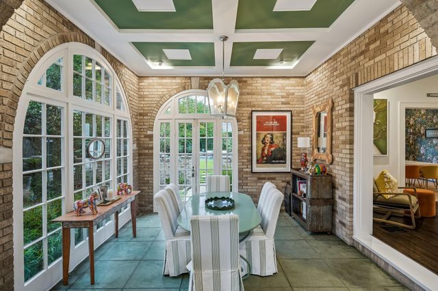 15 Courtlandt Place, Houston, TX 77006