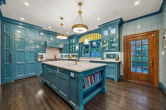 15 Courtlandt Place, Houston, TX 77006