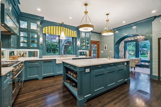 15 Courtlandt Place, Houston, TX 77006