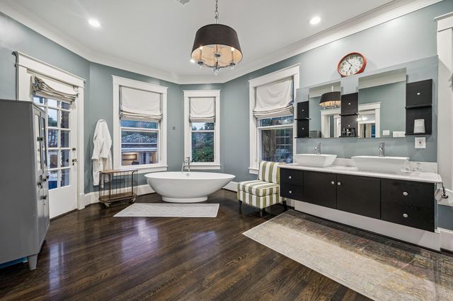 15 Courtlandt Place, Houston, TX 77006