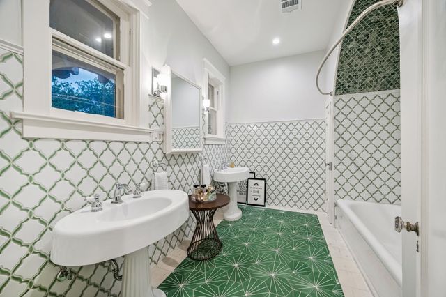 15 Courtlandt Place, Houston, TX 77006