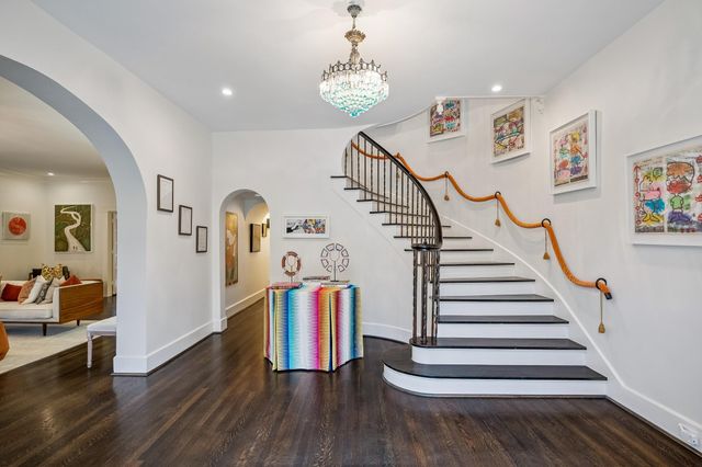 15 Courtlandt Place, Houston, TX 77006