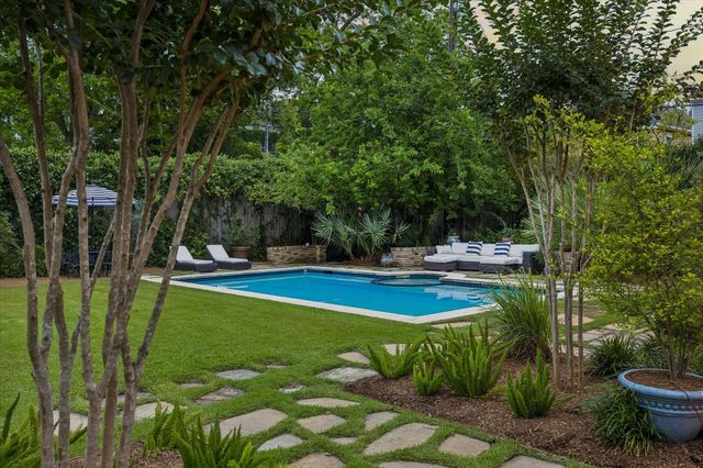 15 Courtlandt Place, Houston, TX 77006