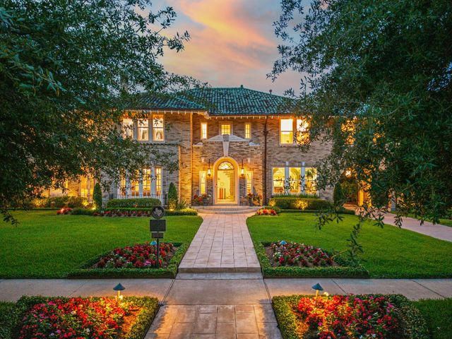 15 Courtlandt Place, Houston, TX 77006