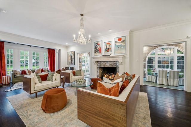 15 Courtlandt Place, Houston, TX 77006