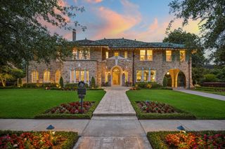 15 Courtlandt Place, Houston, TX 77006