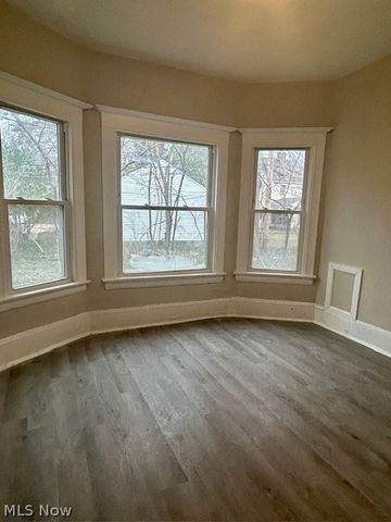 18112 Chagrin Boulevard, Shaker Heights, OH 44122