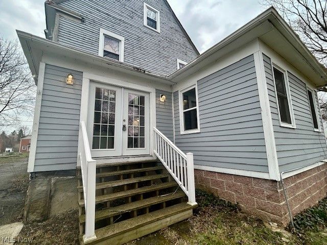 18112 Chagrin Boulevard, Shaker Heights, OH 44122