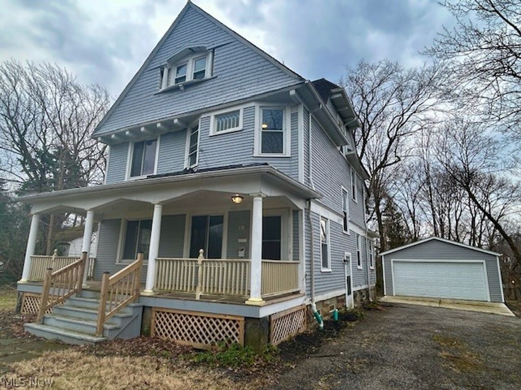 18112 Chagrin Boulevard, Shaker Heights, OH 44122