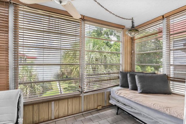 3000 NW 48th Terrace 423, Lauderdale Lakes, FL 33313