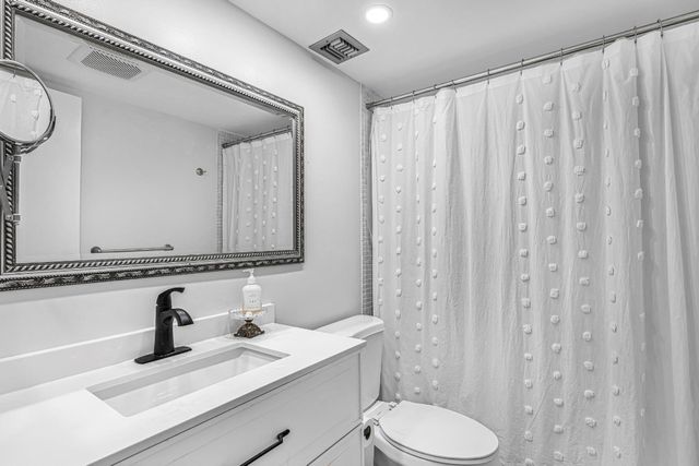 3000 NW 48th Terrace 423, Lauderdale Lakes, FL 33313