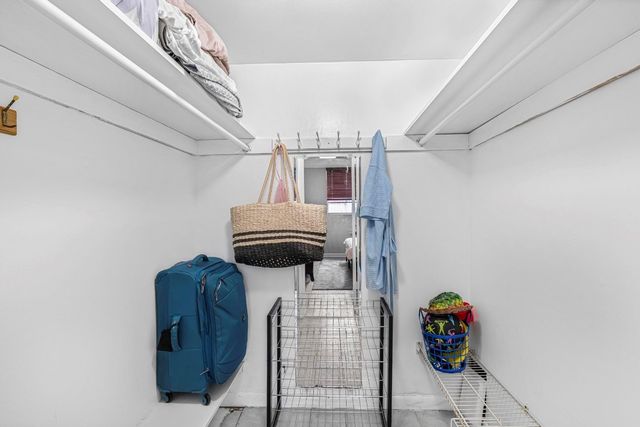 3000 NW 48th Terrace 423, Lauderdale Lakes, FL 33313