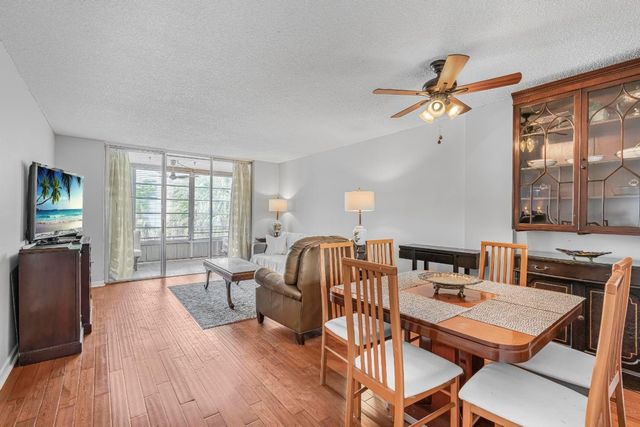 3000 NW 48th Terrace 423, Lauderdale Lakes, FL 33313