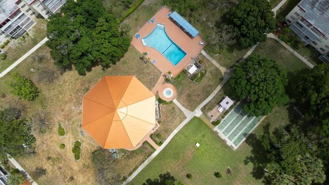 3000 NW 48th Terrace 423, Lauderdale Lakes, FL 33313