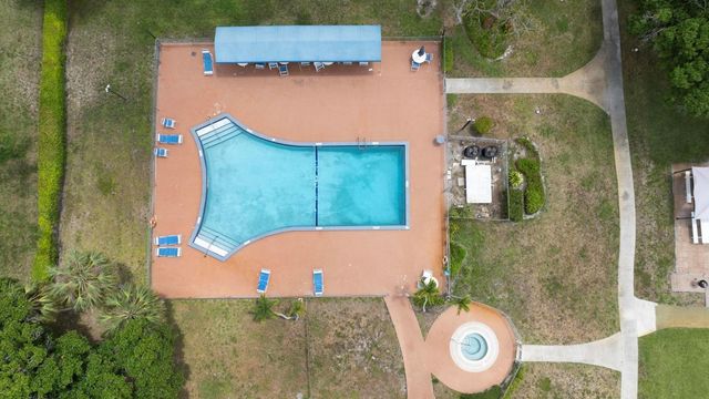 3000 NW 48th Terrace 423, Lauderdale Lakes, FL 33313