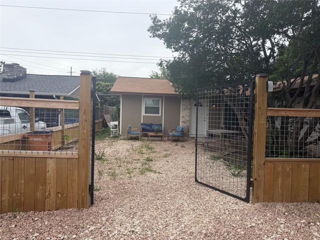 5600 Ponciana DR, Austin, TX 78744