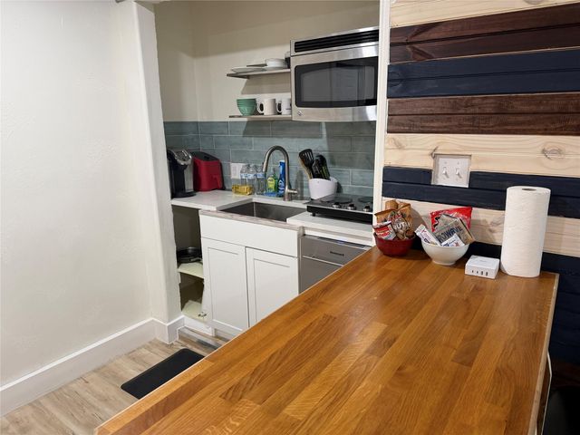 5600 Ponciana DR, Austin, TX 78744