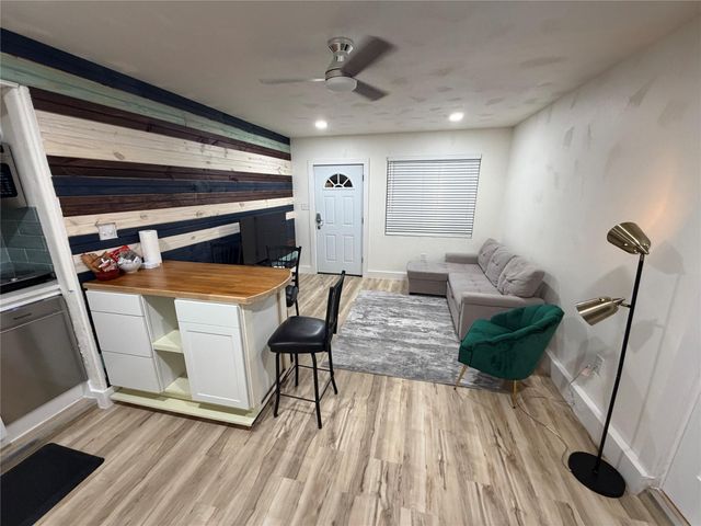 5600 Ponciana DR, Austin, TX 78744