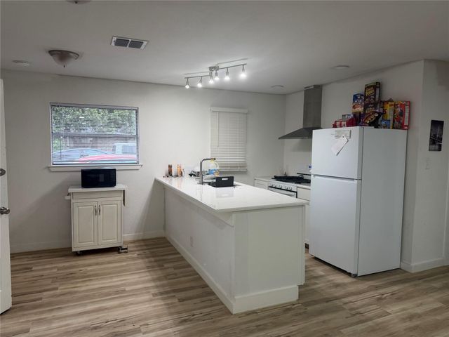 5600 Ponciana DR, Austin, TX 78744